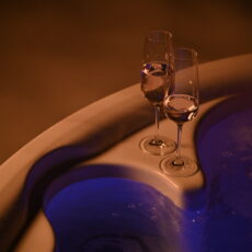 Gläser am Jacuzzi